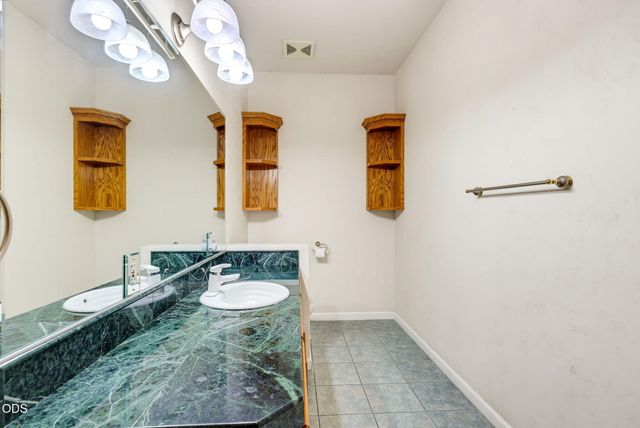 935 S 3rd Street, Jacksonville, OR 97530