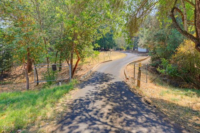 935 S 3rd Street, Jacksonville, OR 97530