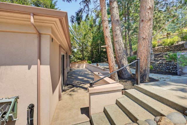 935 S 3rd Street, Jacksonville, OR 97530