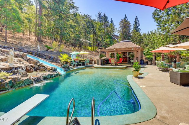 935 S 3rd Street, Jacksonville, OR 97530