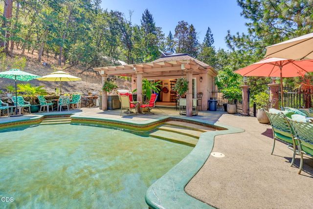 935 S 3rd Street, Jacksonville, OR 97530