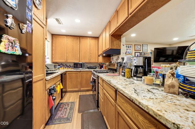 935 S 3rd Street, Jacksonville, OR 97530