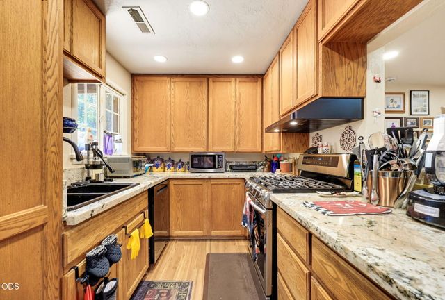 935 S 3rd Street, Jacksonville, OR 97530