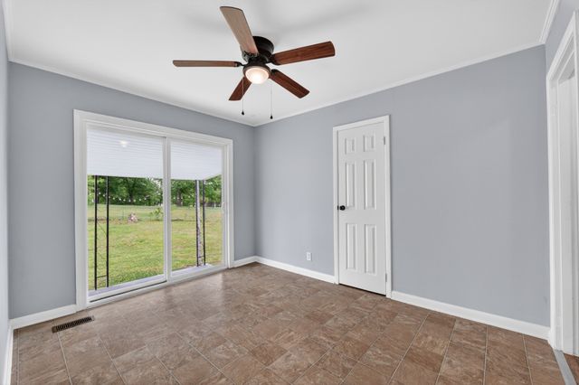 130 Circle Dr, Fayetteville, TN 37334