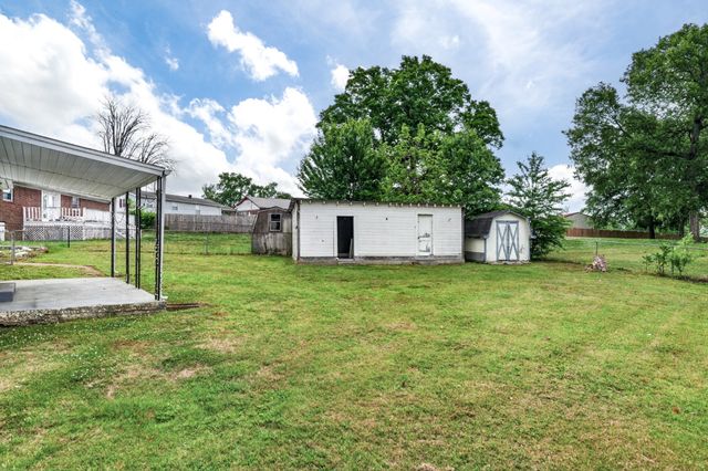 130 Circle Dr, Fayetteville, TN 37334