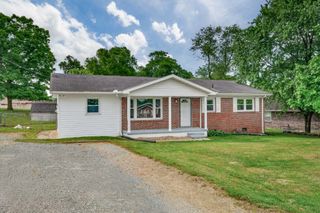 130 Circle Dr, Fayetteville, TN 37334