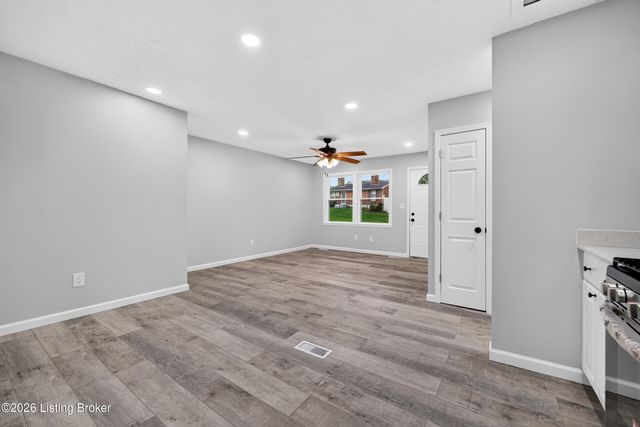 9602 Pembury Ct, Louisville, KY 40272