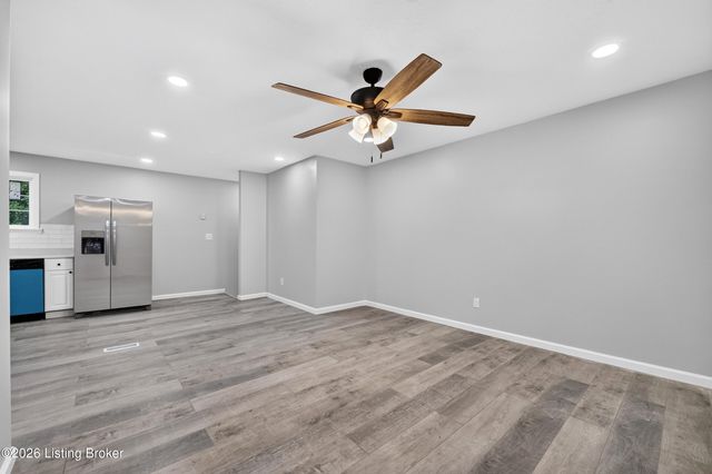 9602 Pembury Ct, Louisville, KY 40272