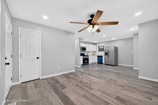 9602 Pembury Ct, Louisville, KY 40272
