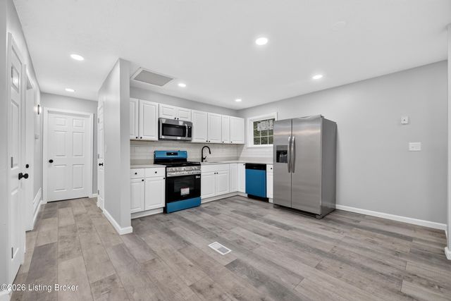 9602 Pembury Ct, Louisville, KY 40272