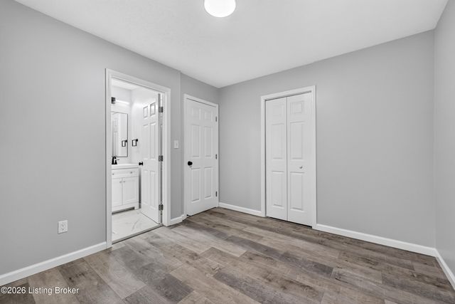 9602 Pembury Ct, Louisville, KY 40272