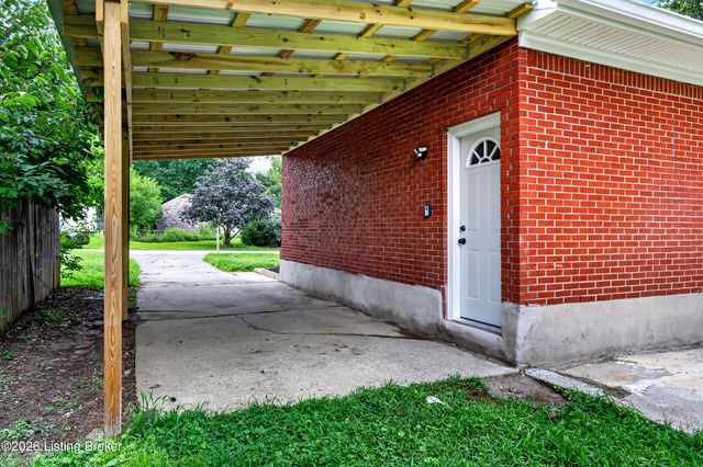 9602 Pembury Ct, Louisville, KY 40272