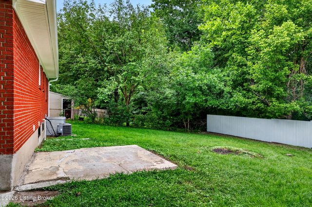 9602 Pembury Ct, Louisville, KY 40272