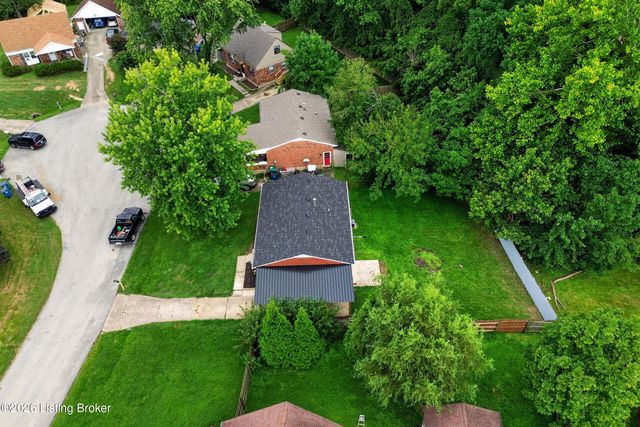 9602 Pembury Ct, Louisville, KY 40272