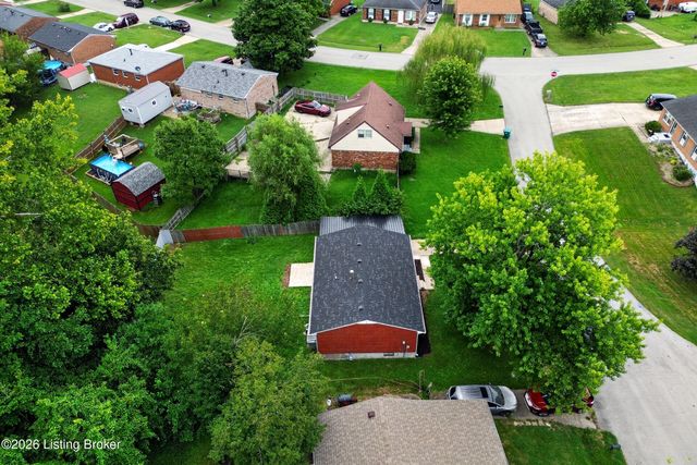 9602 Pembury Ct, Louisville, KY 40272