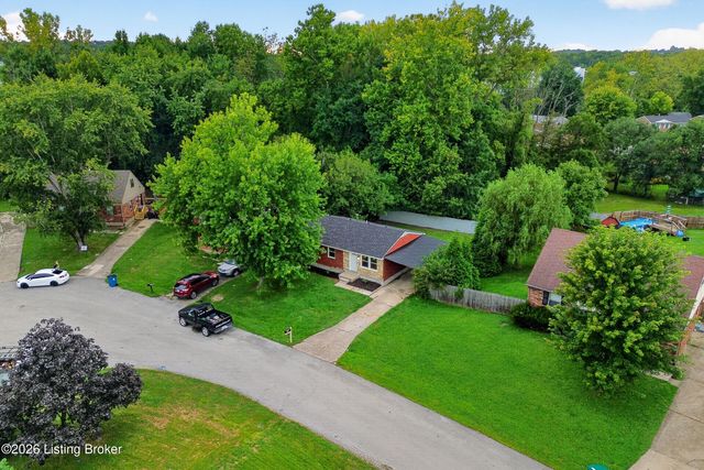 9602 Pembury Ct, Louisville, KY 40272