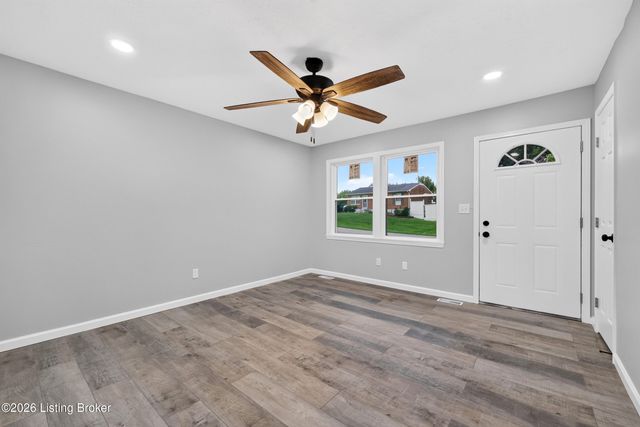 9602 Pembury Ct, Louisville, KY 40272
