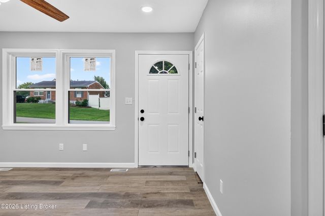 9602 Pembury Ct, Louisville, KY 40272
