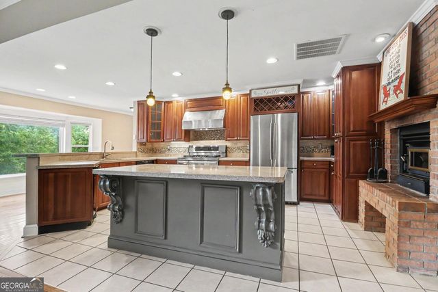 7913 S Barkers Bend Drive, Murrayville, GA 30564