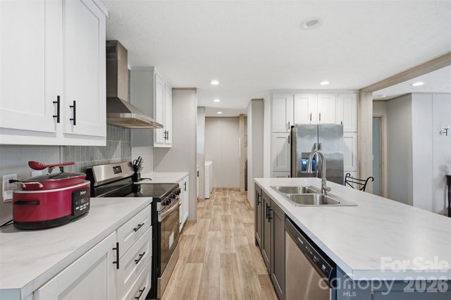 3194 Medicine Bow None, Claremont, NC 28610
