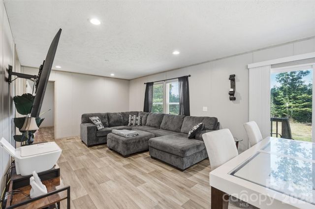 3194 Medicine Bow None, Claremont, NC 28610