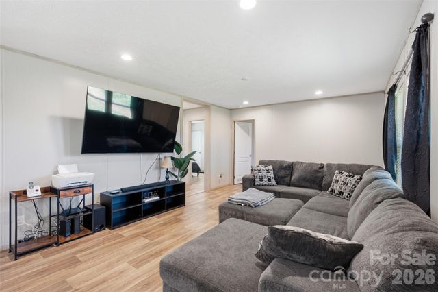 3194 Medicine Bow None, Claremont, NC 28610