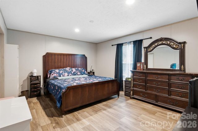 3194 Medicine Bow None, Claremont, NC 28610