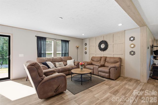 3194 Medicine Bow None, Claremont, NC 28610