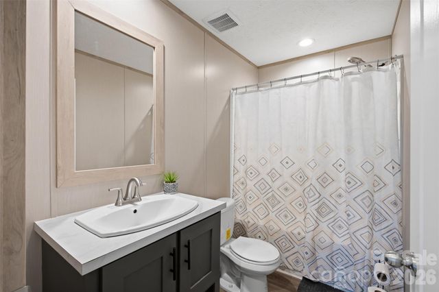 3194 Medicine Bow None, Claremont, NC 28610