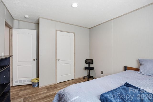 3194 Medicine Bow None, Claremont, NC 28610