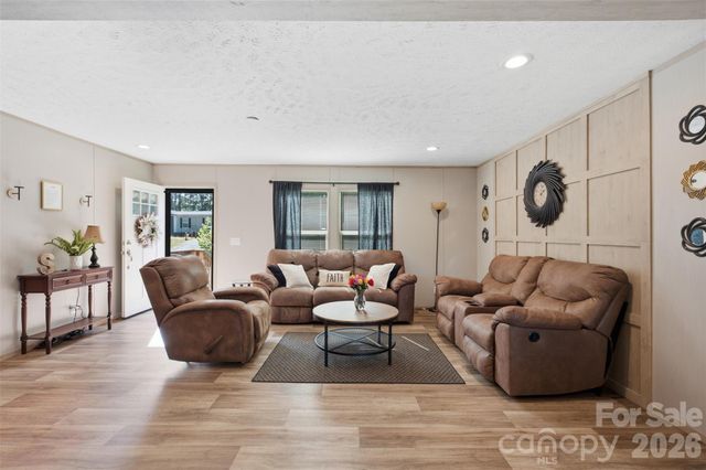 3194 Medicine Bow None, Claremont, NC 28610