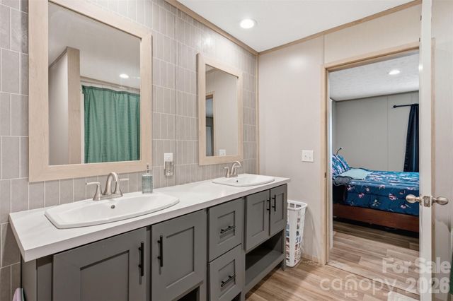 3194 Medicine Bow None, Claremont, NC 28610
