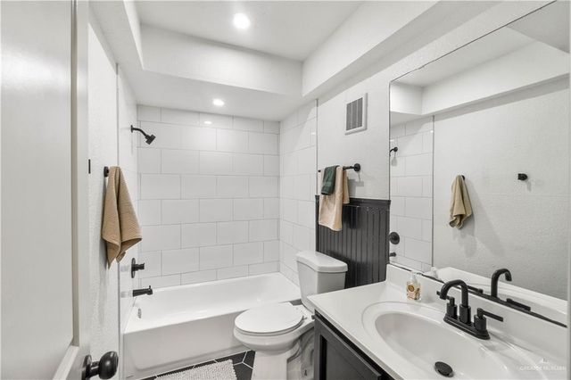 206 E Dominion Drive, Harlingen, TX 78550