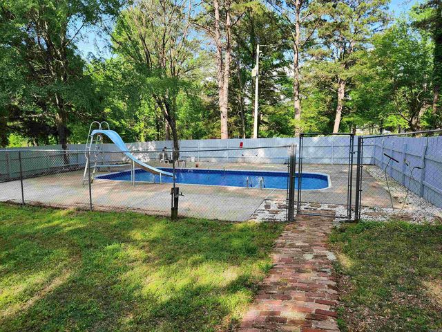 122 N Woodland Drive, Conway, AR 72032