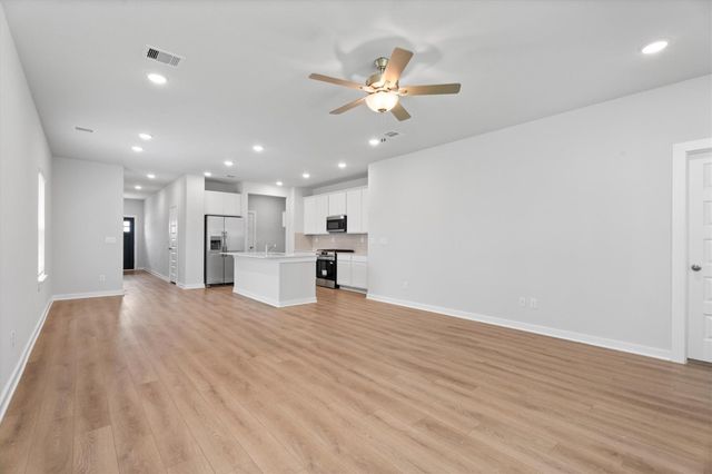 21 Courageous Side Way, Magnolia, TX 77354
