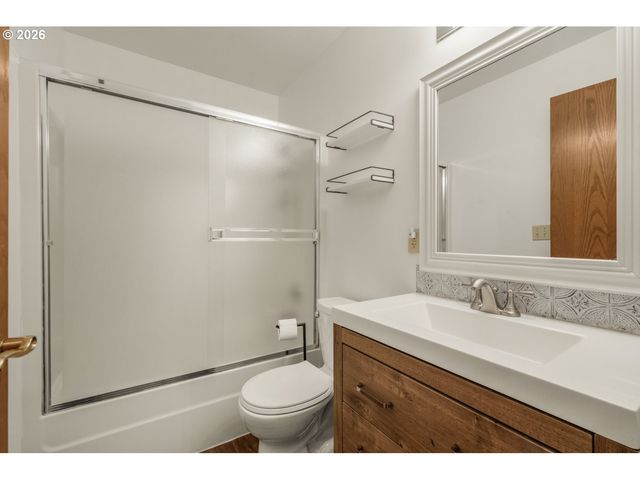 25904 Ne 150TH Way, Brush Prairie, WA 98606