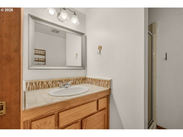 25904 Ne 150TH Way, Brush Prairie, WA 98606
