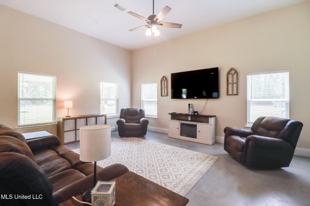 51 Decalb Oneal Road, Perkinston, MS 39573