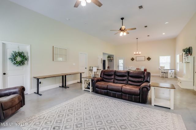 51 Decalb Oneal Road, Perkinston, MS 39573