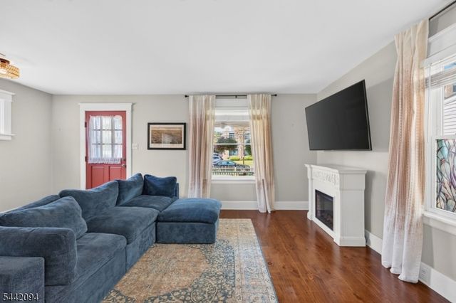 366 E Main St, Somerville Boro, NJ 08876