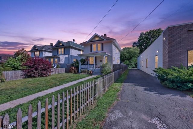366 E Main St, Somerville Boro, NJ 08876