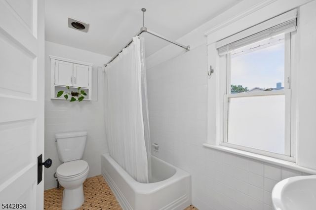366 E Main St, Somerville Boro, NJ 08876