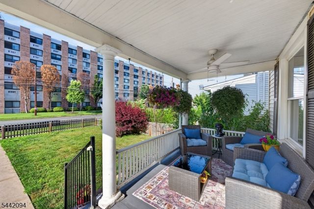 366 E Main St, Somerville Boro, NJ 08876