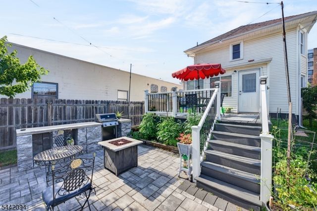 366 E Main St, Somerville Boro, NJ 08876