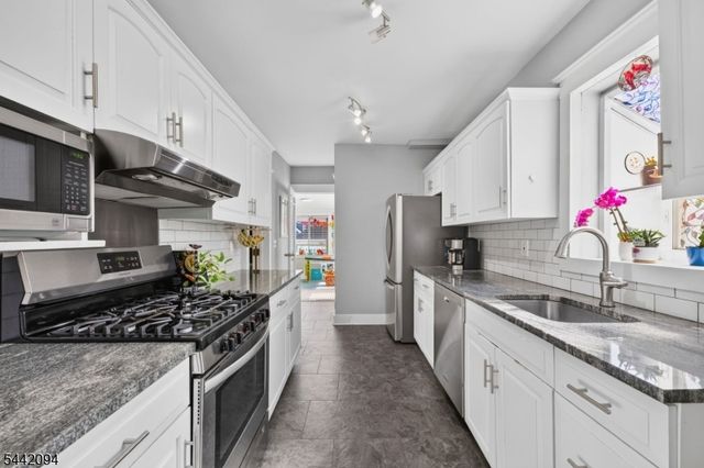 366 E Main St, Somerville Boro, NJ 08876