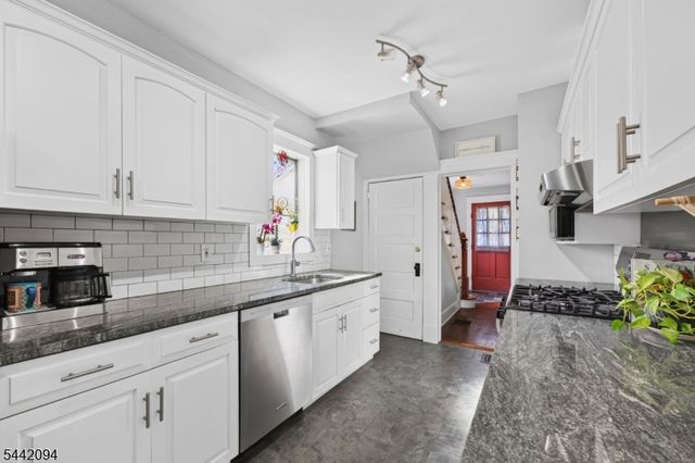 366 E Main St, Somerville Boro, NJ 08876