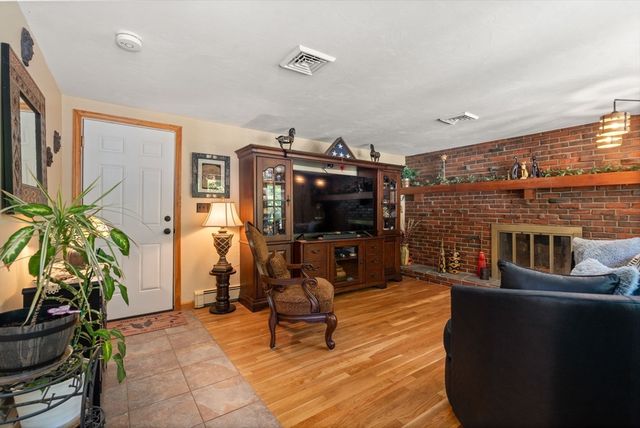 16 Burbank Lane, Lancaster, MA 01523