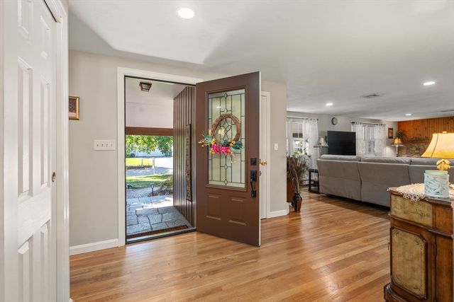 16 Burbank Lane, Lancaster, MA 01523