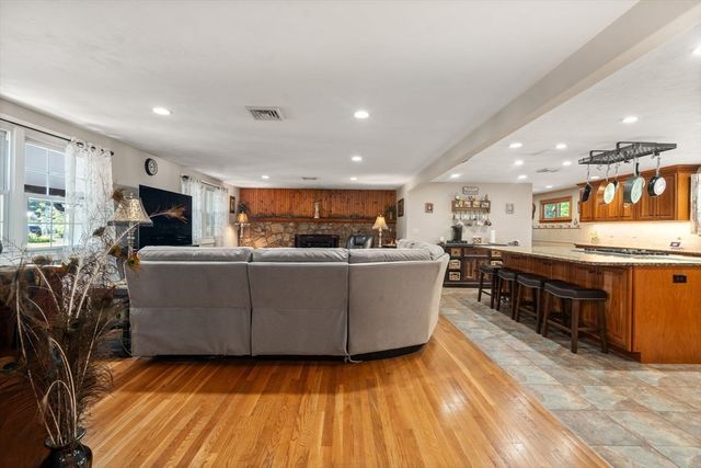 16 Burbank Lane, Lancaster, MA 01523