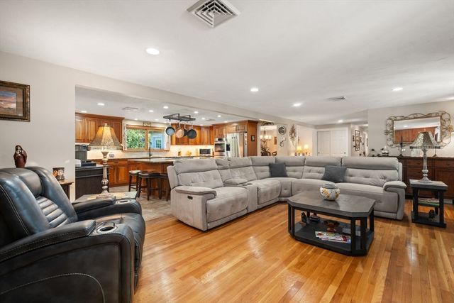 16 Burbank Lane, Lancaster, MA 01523